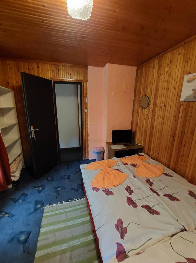 Garden Etterem Kavezo Es Panzio Tahitotfalu Экстерьер фото